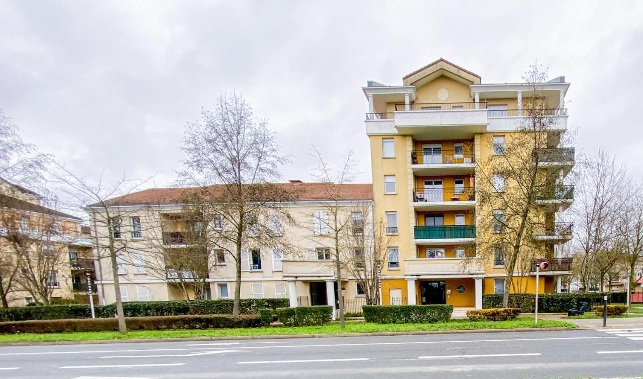 The Grey House - Parking - Piscine - Rer A 6 Min Apartman Bussy-Saint-Georges Kültér fotó